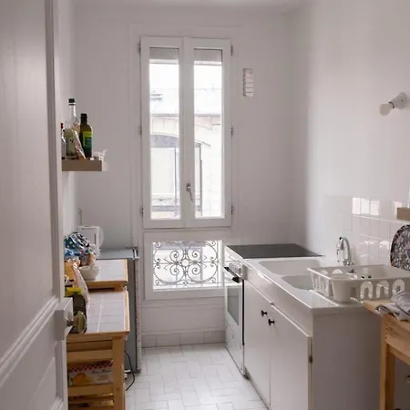 Superb Apartment On The Canal Saint Martin *