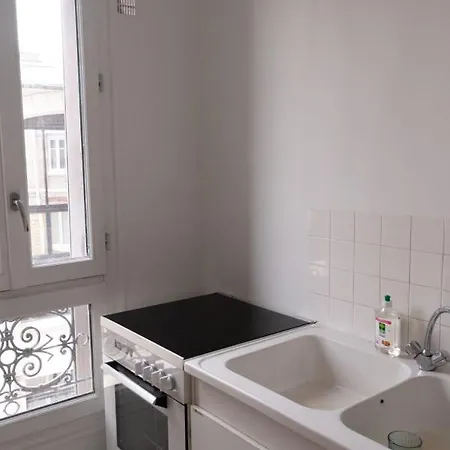 Superb Apartment On The Canal Saint Martin Paryż