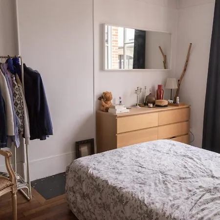 Superb Apartment On The Canal Saint Martin Apartament Paryż