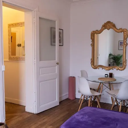 Apartament Superb Apartment On The Canal Saint Martin Paryż